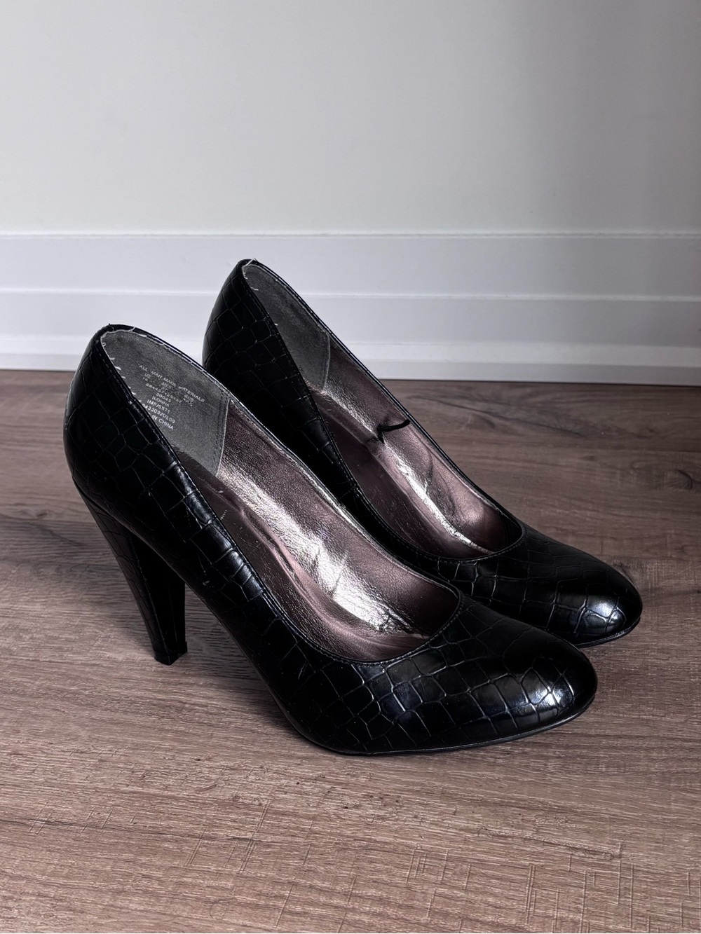 Toscana Black Croc-Embossed Heels 4” Heel